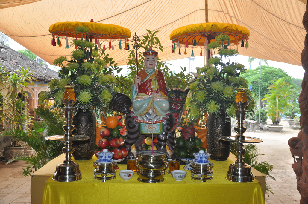 outdoorAltar